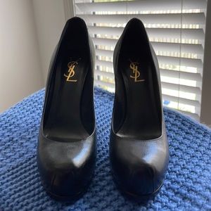 Beautiful YSL Nero pumps black shoes. 4.5 heel. Like new